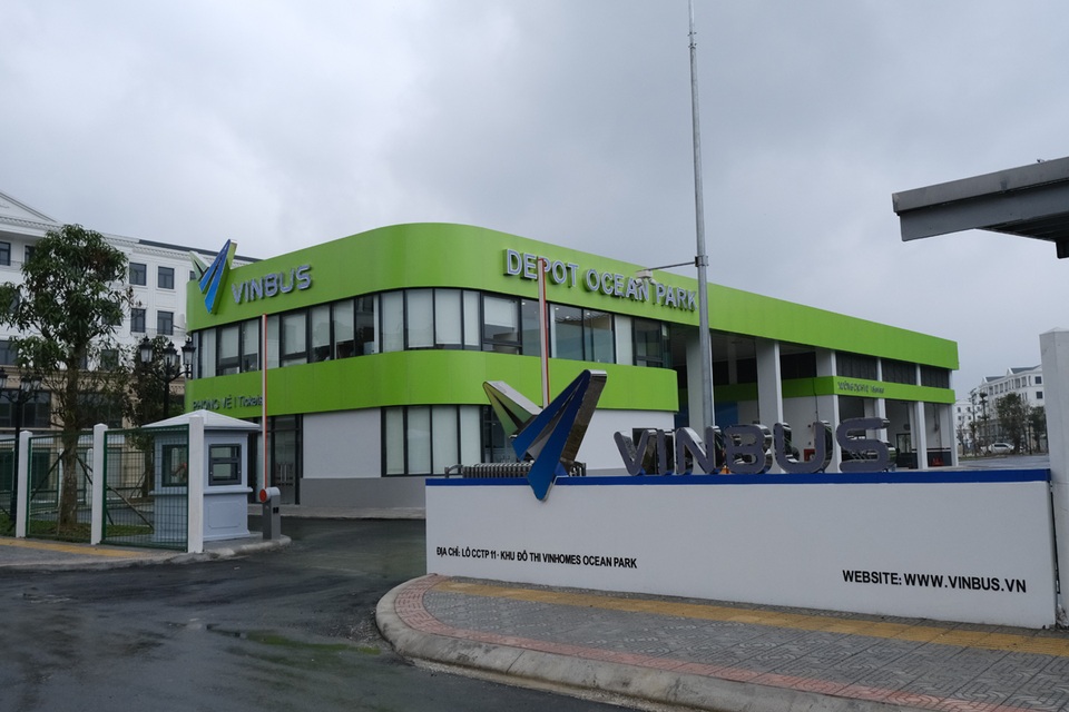 Cận cảnh xe buýt điện thông minh đầu tiên lăn bánh chính thức tại Việt Nam - 7