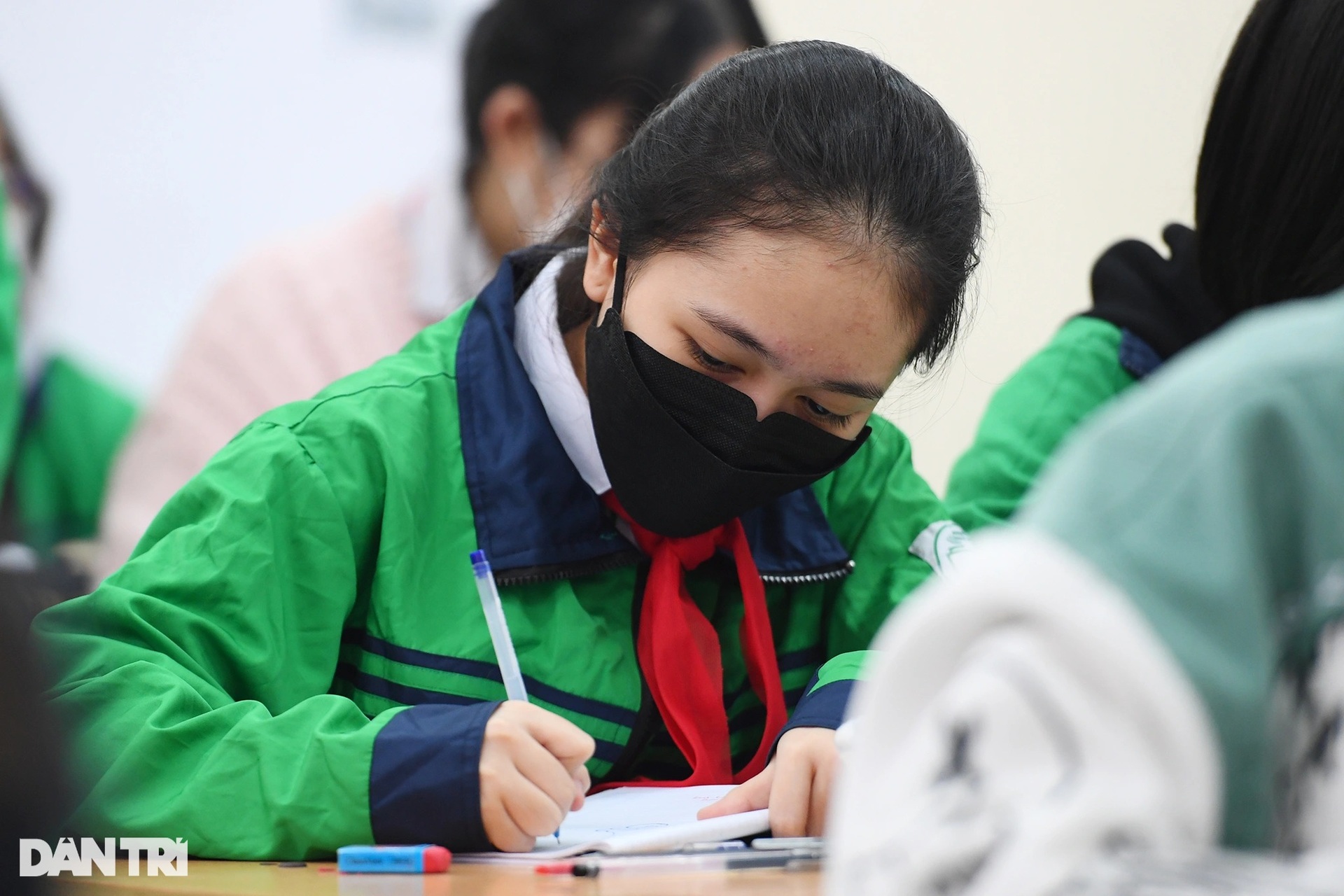 Học sinh Hà Nội hân hoan trở lại trường sau hơn 7 tháng học trực tuyến - 11 Học sinh Hà Nội hân hoan trở lại trường sau hơn 7 tháng học trực tuyến - 11