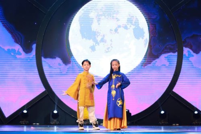 Các em nhỏ trình diễn tại Chương trình.