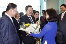 Chủ tịch Quốc hội Trần Thanh Mẫn và Phu nhân bắt đầu thăm chính thức Singapore