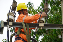 Một xã ở Hà Nội ngày mất điện 4 lần, tổng gần 8 tiếng, cứ có xong lại mất