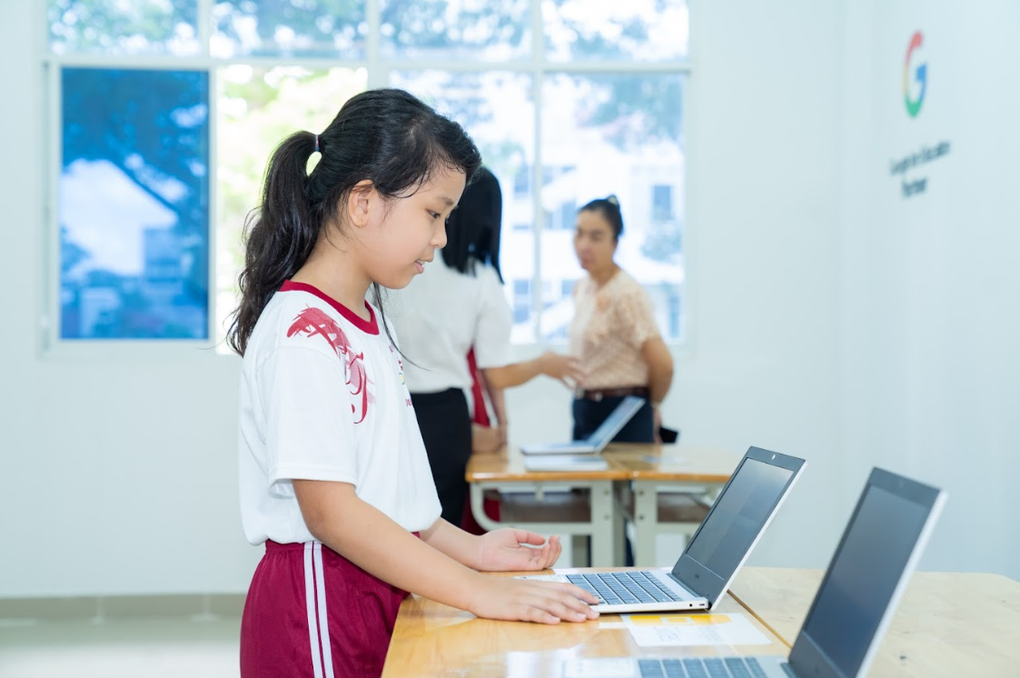 Trải nghiệm Galaxy Chromebook Go dành cho học sinh, nhà trường - 1 Trải nghiệm Galaxy Chromebook Go dành cho học sinh, nhà trường - 1