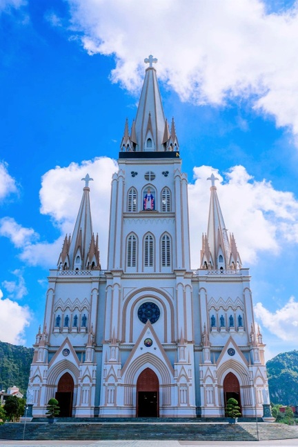 Chiêm ngắm thánh đường Công giáo lớn nhất Việt Nam