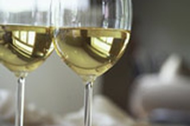 Phòng bệnh tim: Uống 2 ly rượu mỗi ngày