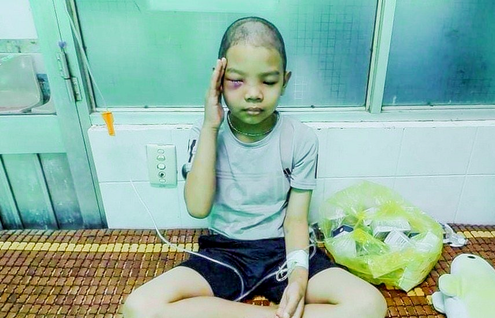 Cậu bé 7 tuổi tái ung thư: Mẹ vào thuốc... con mới sống được - 4 Cậu bé 7 tuổi tái ung thư: Mẹ vào thuốc... con mới sống được - 4