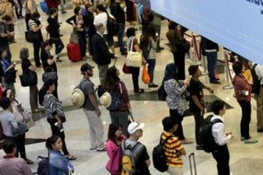 Malaysia bắt quan chức làm giả giấy tờ cho phụ nữ Việt