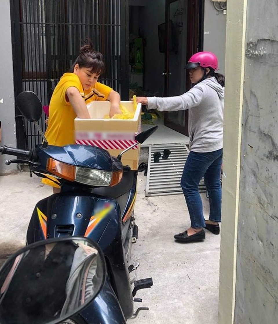 Muôn kiểu “kiếm cơm” “cái khó ló cái khôn” mùa Covid-19 của sao Việt - 9 Muôn kiểu “kiếm cơm” “cái khó ló cái khôn” mùa Covid-19 của sao Việt - 9
