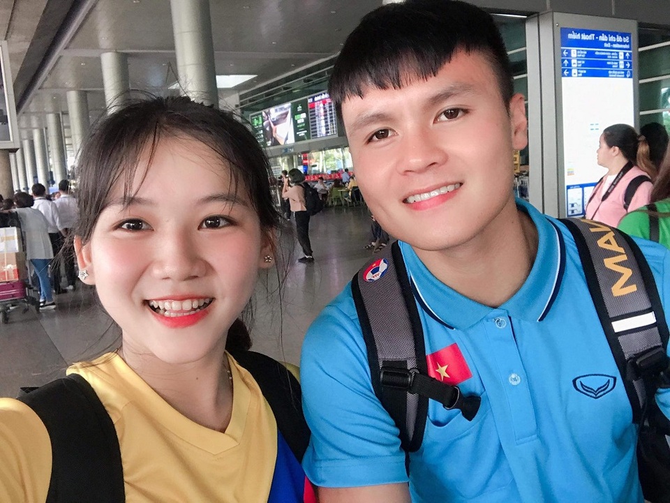 Nữ sinh xinh đẹp hâm mộ tuyển thủ Quang Hải và là tiền đạo cứng - 1 Nữ sinh xinh đẹp hâm mộ tuyển thủ Quang Hải và là tiền đạo cứng - 1