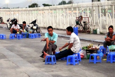 Cả nhà bán trà đá, kiếm nghìn “đô” mỗi tháng
