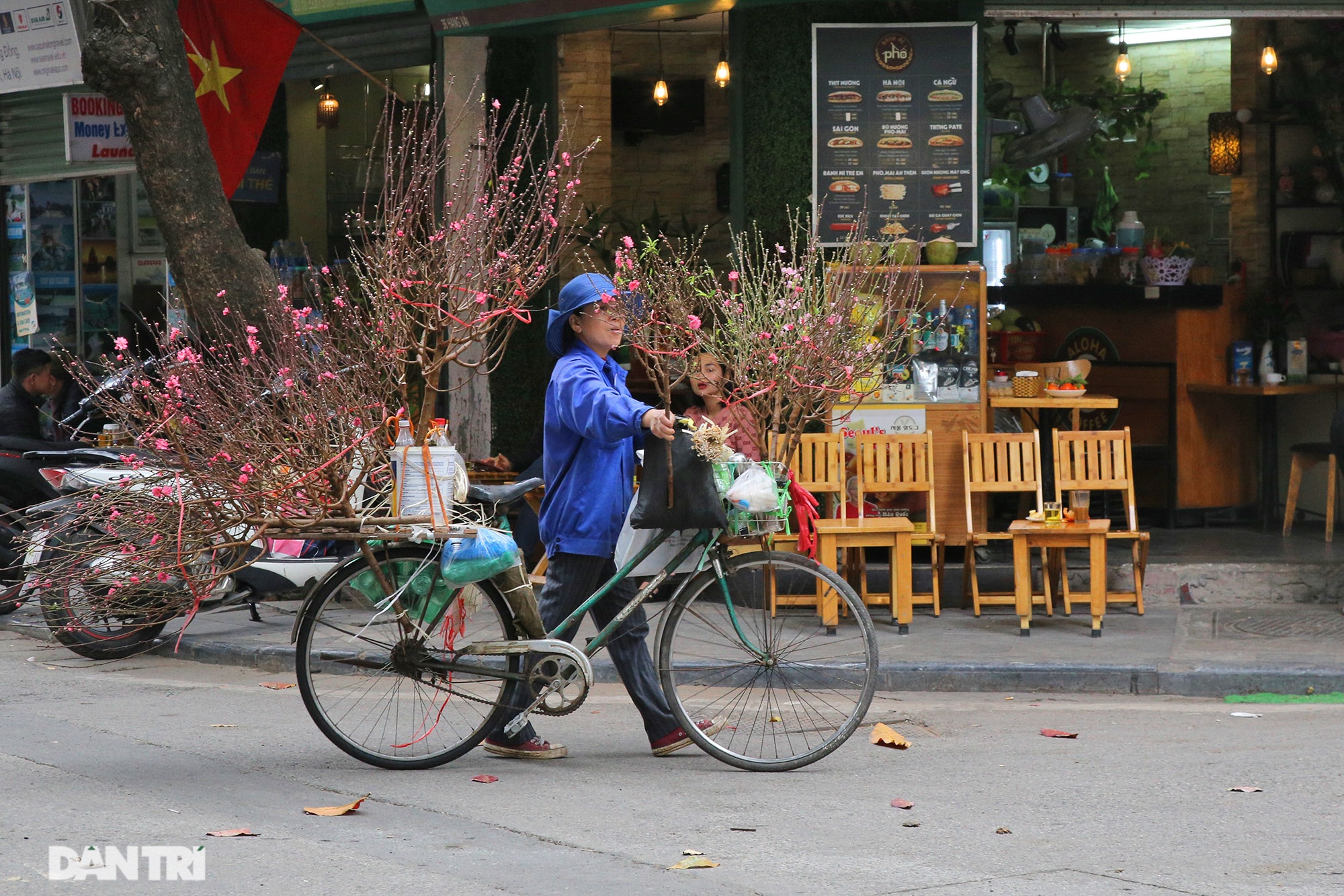 Không khí Tết cổ truyền len lỏi khắp ngõ ngách Hà Nội - 10