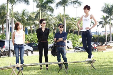 Thí sinh Việt Nam Next Top Model vất vả đi catwalk nâng cao