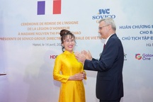 Nữ doanh nhân Nguyễn Thị Phương Thảo nhận Huân chương Bắc đẩu bội tinh của Nhà nước Pháp trao tặng