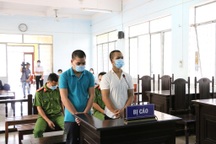 Đánh công an khi bị nhắc nhở đeo khẩu trang