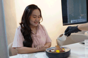 Tiệm bánh TPHCM gây sốt vì món "núi lửa phun trào", có loại chỉ 5 phần/ngày