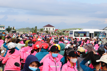 5.000 công nhân ngừng việc: Tăng tiền ăn, mức thưởng sản lượng