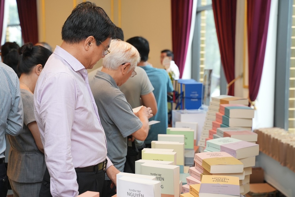 Ra mắt bộ sách Tam đại viết văn của nhà văn Nguyễn Như Phong - 4 Ra mắt bộ sách Tam đại viết văn của nhà văn Nguyễn Như Phong - 4
