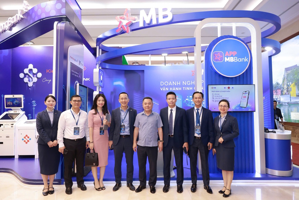 MB giới thiệu Biz MBBank - tài chính doanh nghiệp toàn diện tại Ngày chuyển đổi số 2025 - 3 MB giới thiệu Biz MBBank - tài chính doanh nghiệp toàn diện tại Ngày chuyển đổi số 2025 - 3