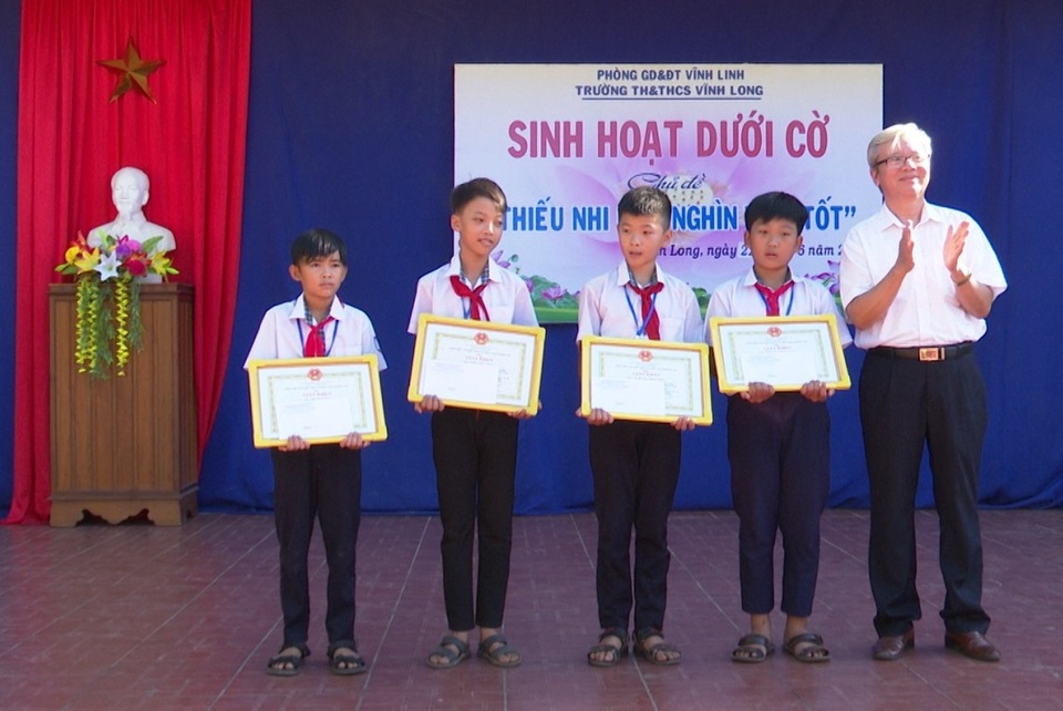 Quảng Trị: Tuyên dương 4 học sinh dũng cảm cứu người bị nạn - 1