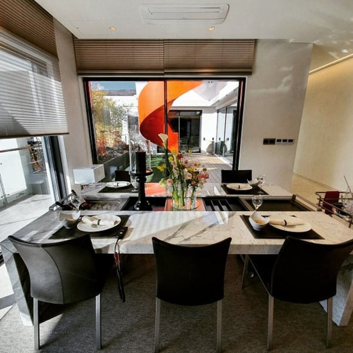 Cận cảnh căn penthouse gần 91 tỷ đồng là tổ ấm của Son Ye Jin và Hyun Bin - 4 Cận cảnh căn penthouse gần 91 tỷ đồng là tổ ấm của Son Ye Jin và Hyun Bin - 4