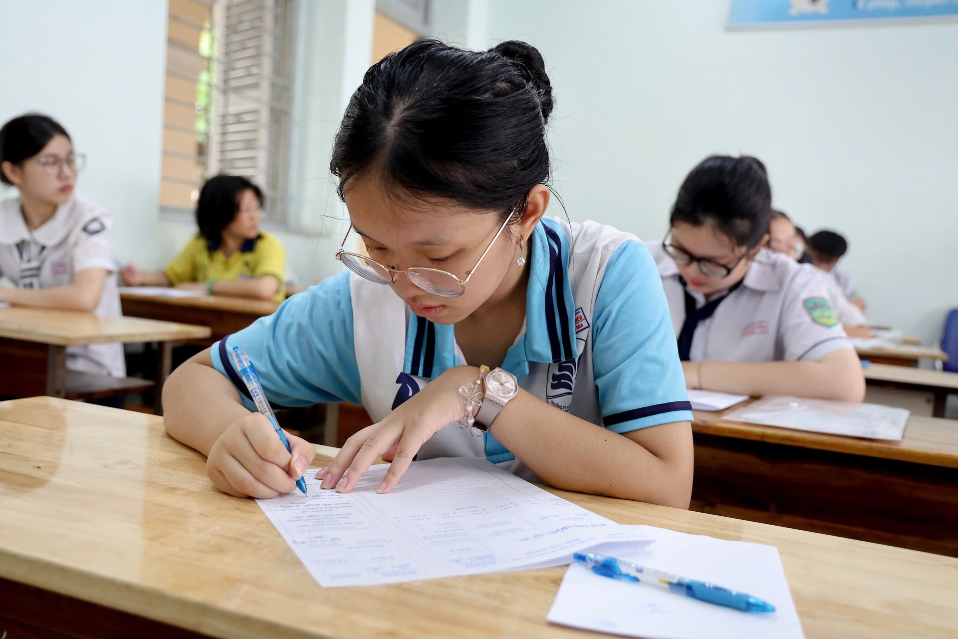 Controversial English reading test: How difficult is it beyond the standard? - 6 Bài đọc đề tiếng Anh gây tranh cãi: Độ khó vượt chuẩn như thế nào? - 6