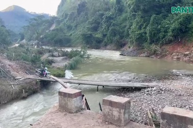 Bão Matmo đánh sập cây cầu Pác Thoong ở xã Thiện Thuật, tỉnh Lạng Sơn