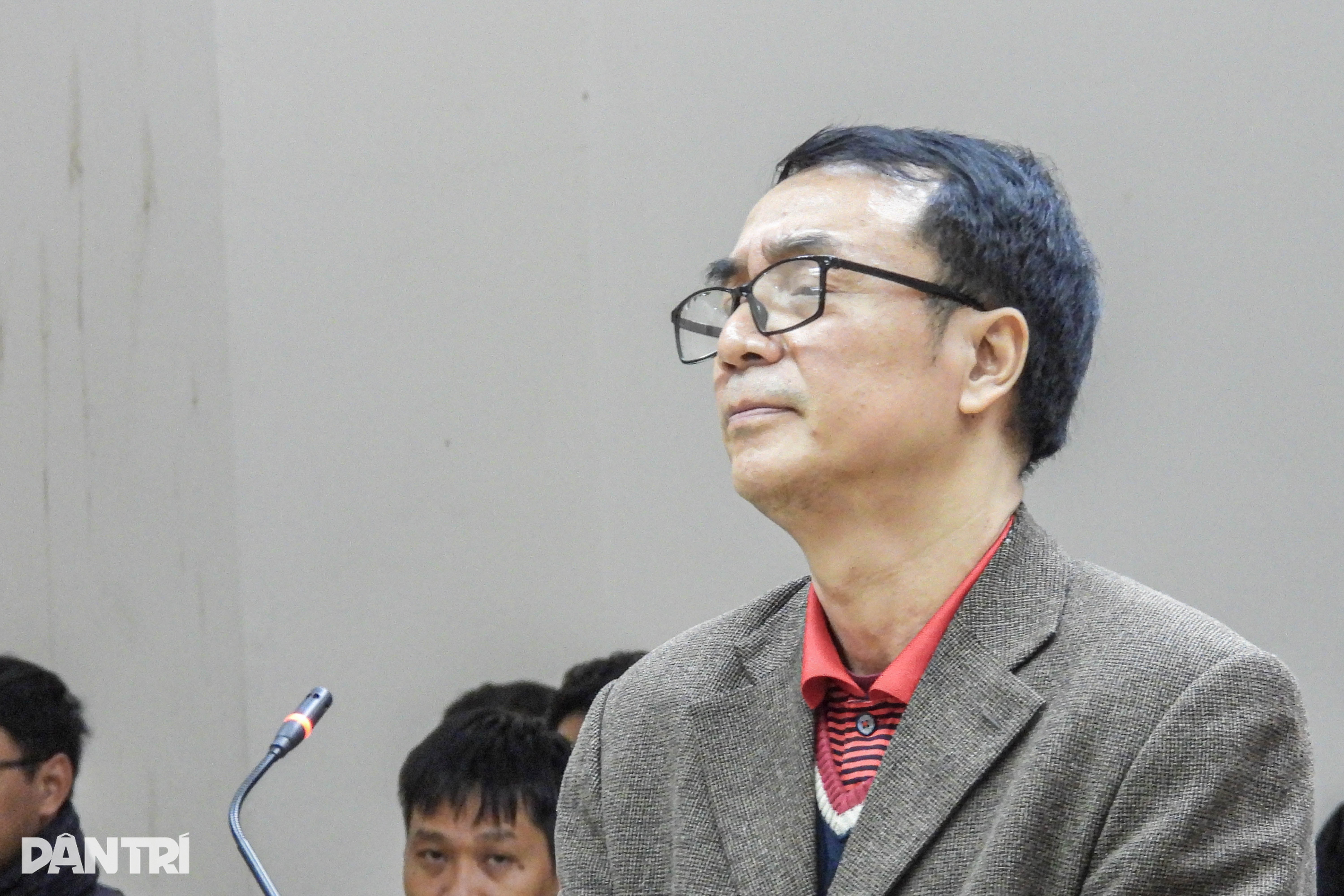 Bývalý zástupce ředitele Tran Hung: Nikdo mě nemůže podplatit - 2 Cựu Cục phó Trần Hùng: Không ai mua chuộc được tôi - 2