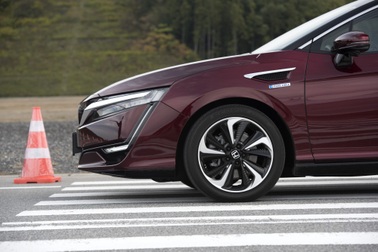 Xe xanh Honda Clarity FCV và Clarity PHEV tung hoành đường đua Twin Ring Motegi