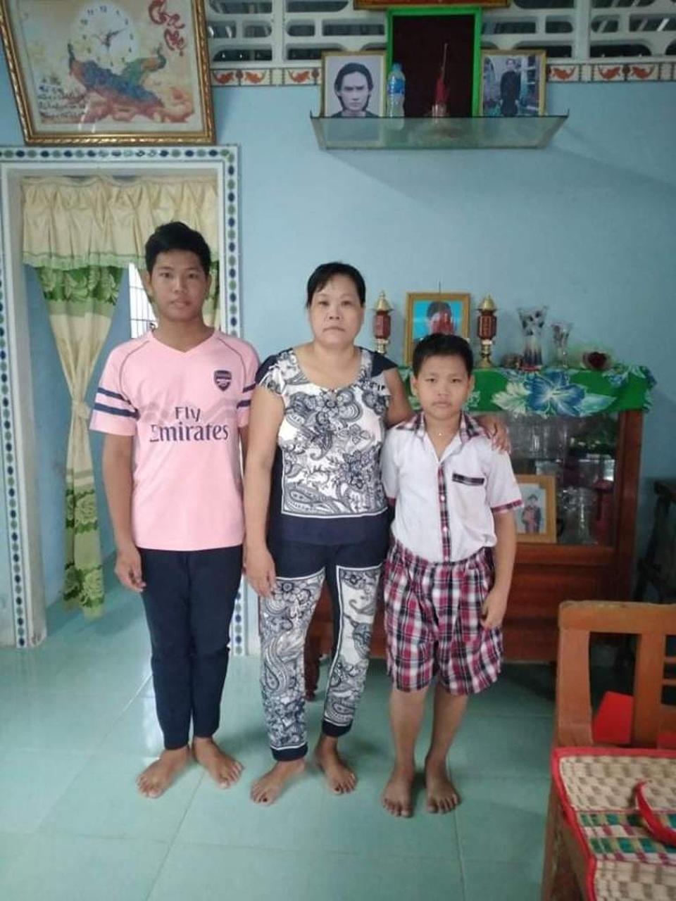 Nam sinh mồ côi, phụ hồ, bán vé số, làm thuê... khát khao vào đại học - 1 Nam sinh mồ côi, phụ hồ, bán vé số, làm thuê... khát khao vào đại học - 1