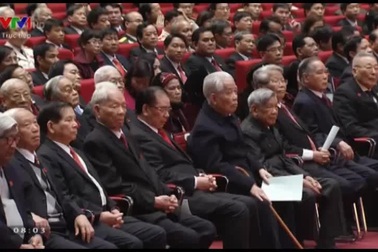 Ông Lê Hồng Anh - Ủy viên Bộ Chính trị, Thường trực Ban bí thư giới thiệu đại biểu dự Đại hội Đảng lần thứ XII.