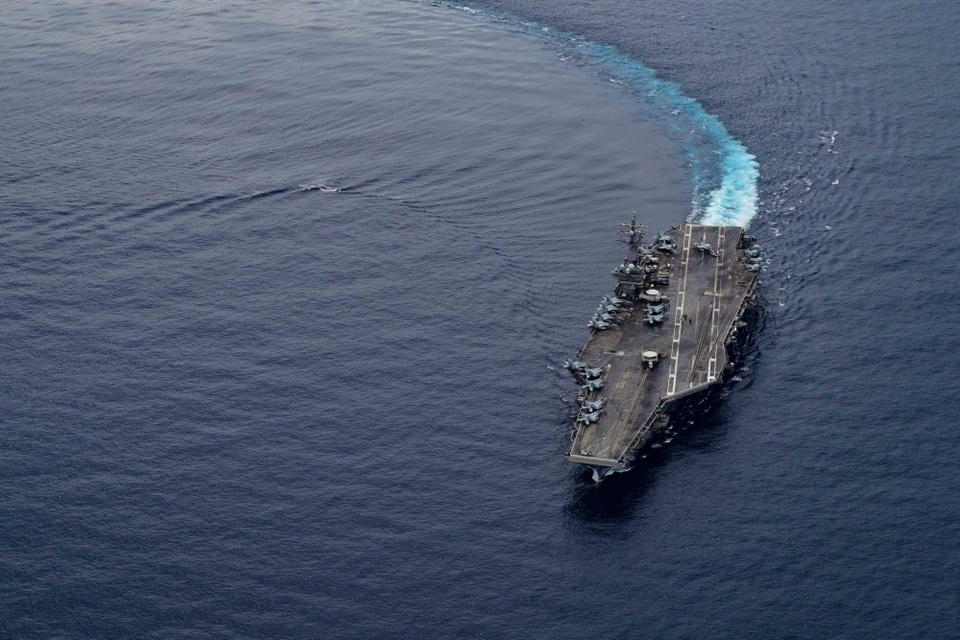 Mỹ đưa B-52 tới Biển Đông tập trận cùng 2 tàu sân bay - 2 Mỹ đưa B-52 tới Biển Đông tập trận cùng 2 tàu sân bay - 2
