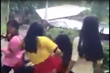 Cảnh cáo toàn trường nữ sinh cấp 3 đánh bạn