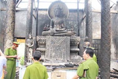 Sóc Trăng: Cháy rụi điện chính chùa Dơi