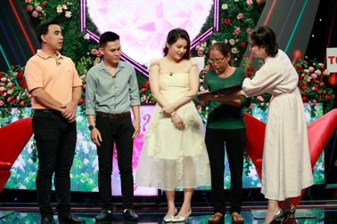 Cô gái Gen Z cư xử tinh tế khiến mẹ bạn trai ưng hết cỡ