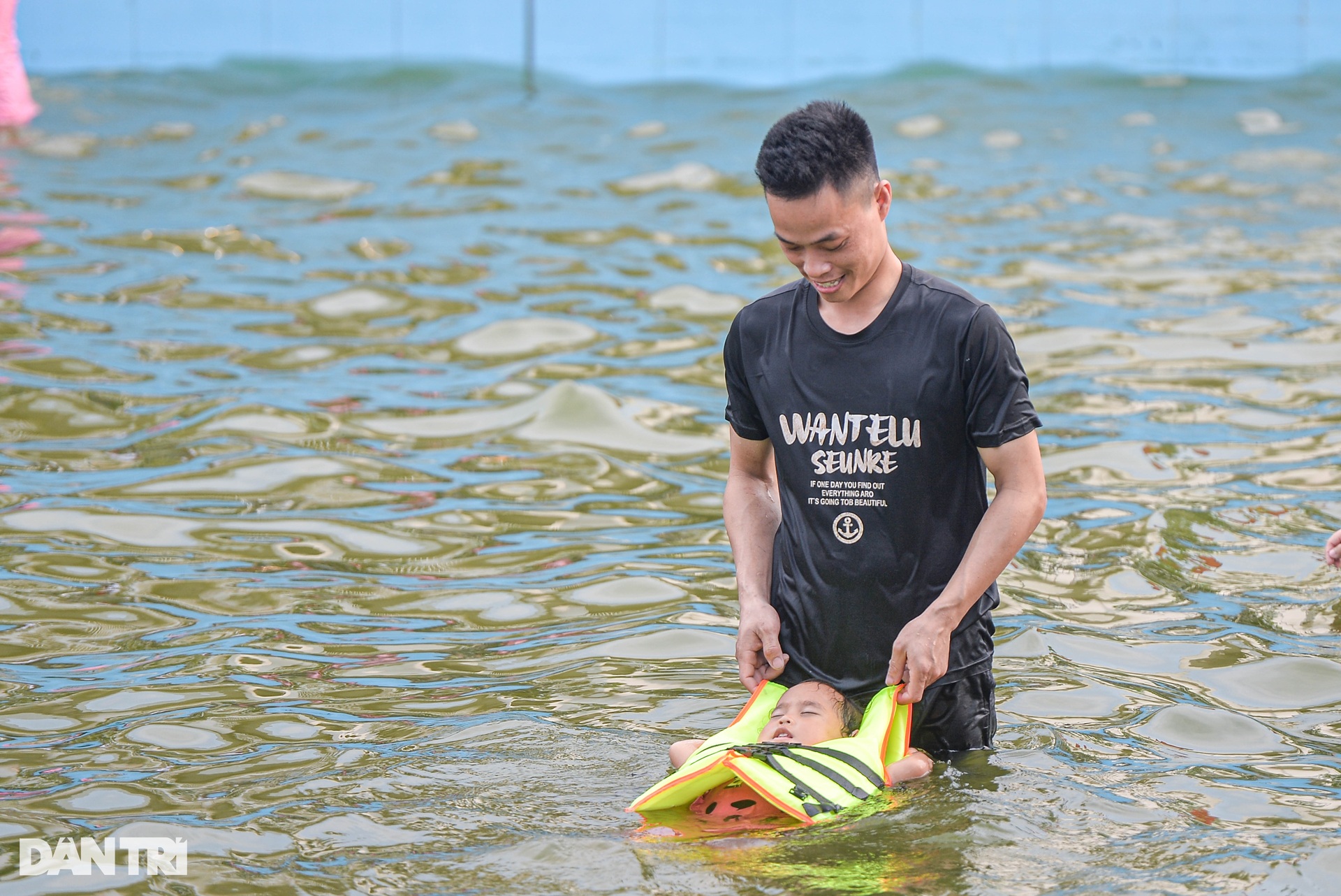 Hà Nội: Người dân ủng hộ 1,3 tỷ đồng biến ao làng thành ao bơi rộng 1.100m2 - 9 Hà Nội: Người dân ủng hộ 1,3 tỷ đồng biến ao làng thành ao bơi rộng 1.100m2 - 9