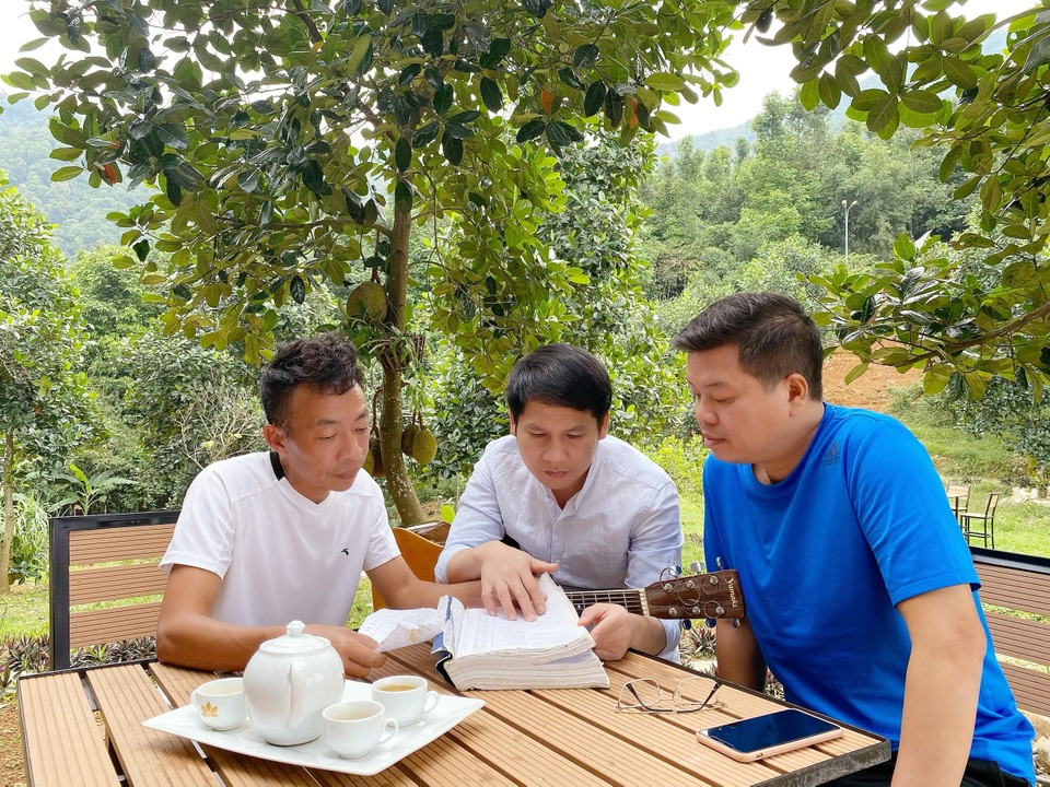 Đăng Dương, Trọng Tấn về trang trại 10.000m2 của Việt Hoàn tập hát - 3