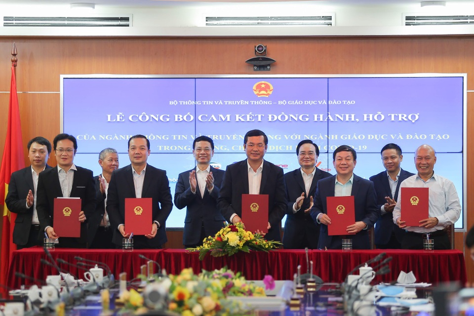 Covid-19: Hỗ trợ hàng ngàn tỷ đồng để ngành giáo dục duy trì dạy - học - 2 Covid-19: Hỗ trợ hàng ngàn tỷ đồng để ngành giáo dục duy trì dạy - học - 2