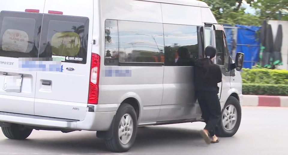 Hàng trăm người dân “sập bẫy” với chiêu trò bán hàng tri ân siêu khuyến mãi - 7 Hàng trăm người dân “sập bẫy” với chiêu trò bán hàng tri ân siêu khuyến mãi - 7