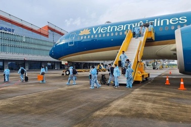 Người nước ngoài có "hộ chiếu vắc xin" muốn vào Việt Nam cần điều kiện gì?