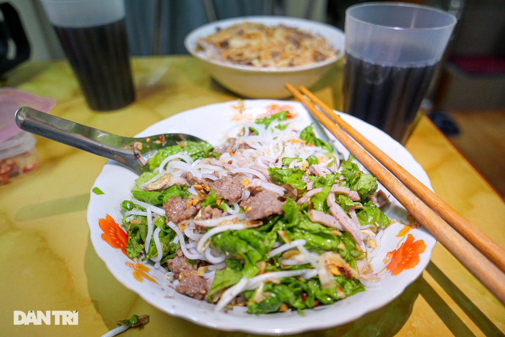 Độc đáo món bún múa lửa ở Hà Nội, ông chủ được trả tiền tỷ mua công thức - 5 Độc đáo món bún múa lửa ở Hà Nội, ông chủ được trả tiền tỷ mua công thức - 5