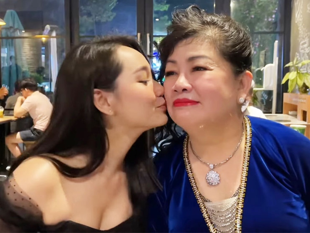 Trúc Anh thân thiết nhà sản xuất Dung Bình Dương sau ồn ào kiện tụng - 2 Trúc Anh thân thiết nhà sản xuất Dung Bình Dương sau ồn ào kiện tụng - 2