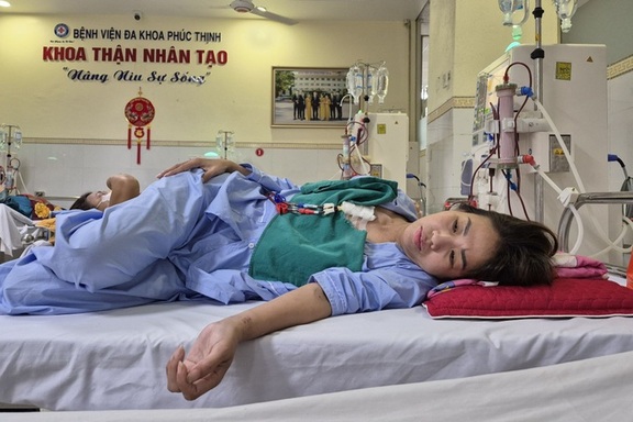 Góa phụ nghèo "sống nay, chết mai" cầu xin mọi người thương hai con