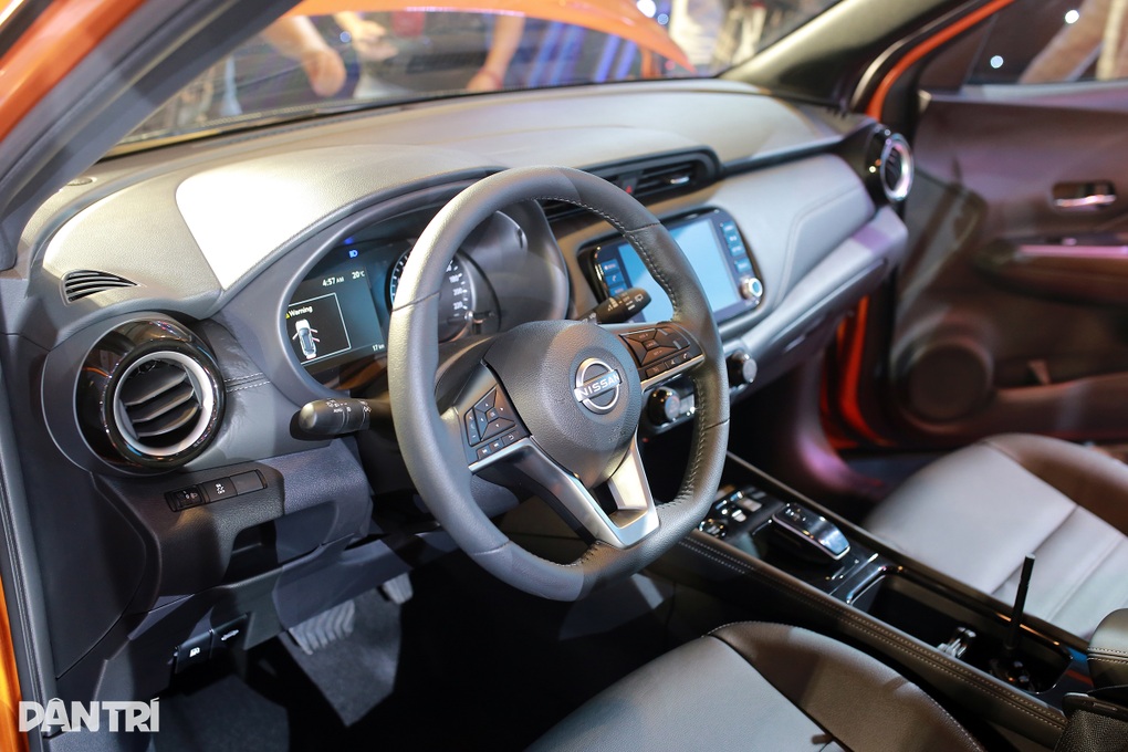 Nissan Kicks ăn chỉ 2,2 lít xăng cho 100 km đi phố, giá từ 789 triệu đồng - 6 Nissan Kicks ăn chỉ 2,2 lít xăng cho 100 km đi phố, giá từ 789 triệu đồng - 6