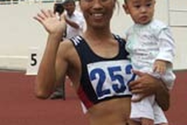 Vũ Bích Hường: Làm mẹ vẫn đăng quang 