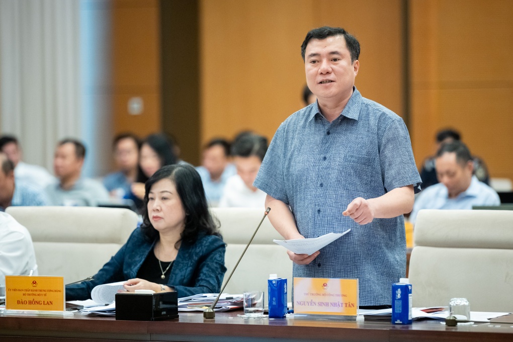 Cầm hộp sữa “nghi là giả”, đại biểu Quốc hội chất vấn trách nhiệm của ai? - 2 Cầm hộp sữa “nghi là giả”, đại biểu Quốc hội chất vấn trách nhiệm của ai? - 2