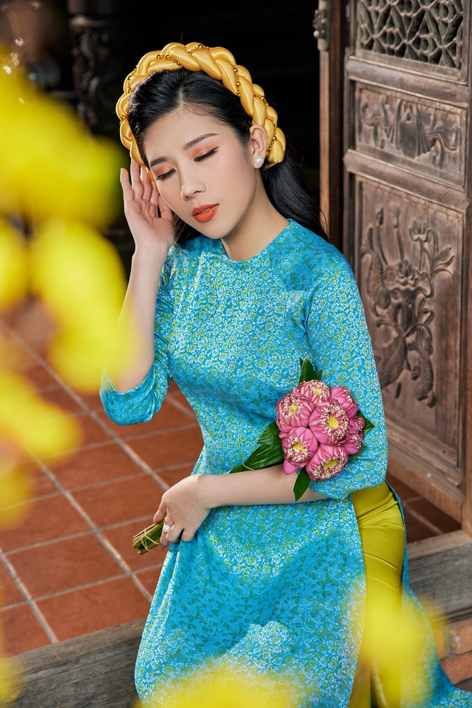 Dương Yến Nhung khoe sắc trong tà áo dài đón Tết - 3 Dương Yến Nhung khoe sắc trong tà áo dài đón Tết - 3