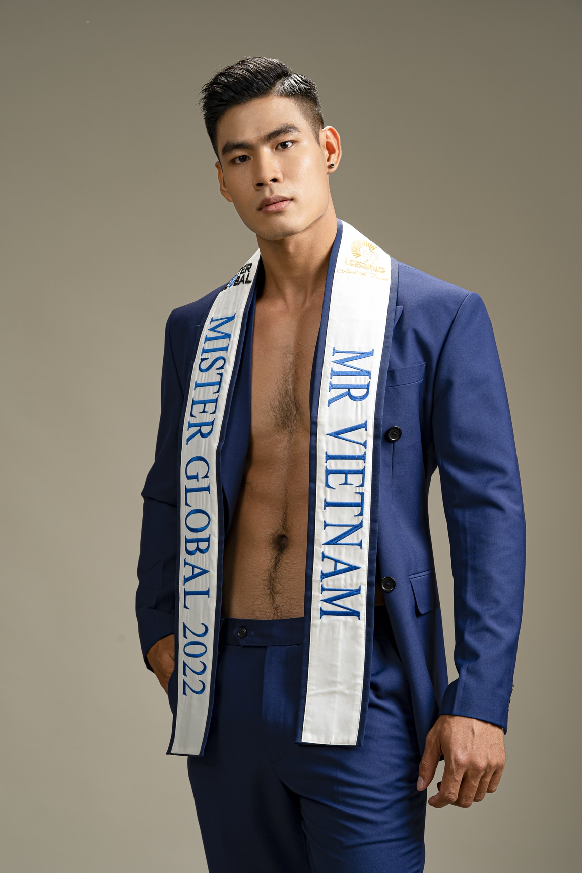 Đại diện Việt Nam Danh Chiếu Linh đăng quang Á vương 1 Mister Global - 3 Đại diện Việt Nam Danh Chiếu Linh đăng quang Á vương 1 Mister Global - 3