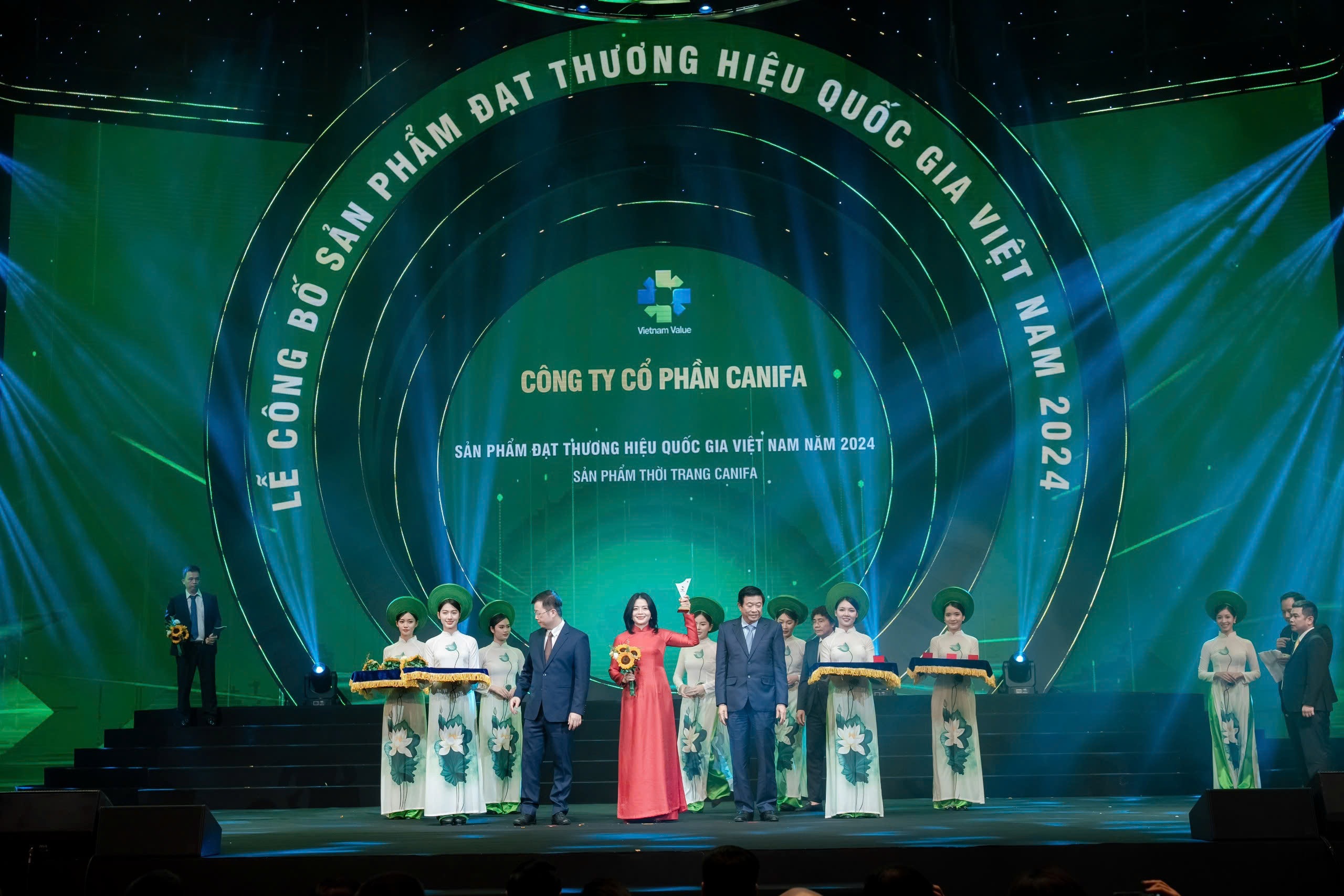 ປີ 2024 ເປັນຈຸດພົ້ນເດັ່ນໃນການເດີນທາງທີ່ພາກພູມໃຈຂອງ Canifa - 2 2024 là cột mốc tỏa sáng trên hành trình tự hào của Canifa - 2