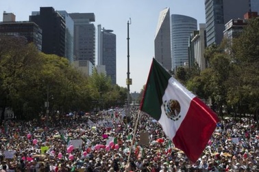 Hàng chục nghìn người Mexico biểu tình phản đối ông Trump