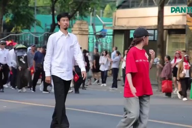 Khoảnh khắc đáng yêu khi Hoàng Thùy Linh Đen và Vâu cùng tập luyện cho A80