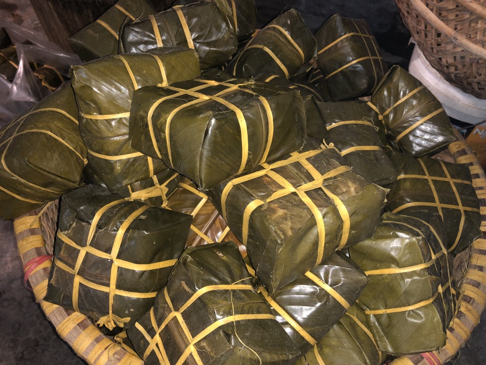 Người làm bánh chưng xanh thành Vinh tất bật dịp Rằm tháng 7 - 15 Người làm bánh chưng xanh thành Vinh tất bật dịp Rằm tháng 7 - 15